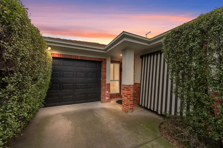 2/21 Oberon Avenue, St Albans VIC 3021