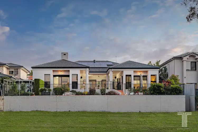 28 Amersham Crescent, Carindale QLD 4152
