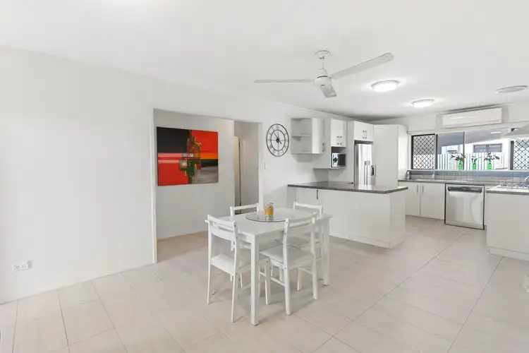 1/1-3 Smart Street, Mooroobool QLD 4870