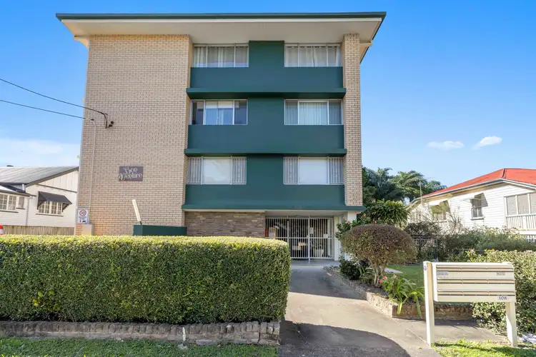 3/108 Cavendish Road, Coorparoo QLD 4151