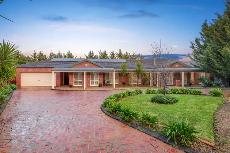 27 Sovereign Way, Hillside VIC 3037