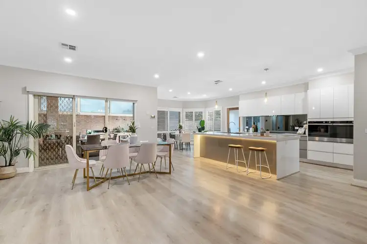 Sixth view of Homely house listing, 27 Sovereign Way, Hillside VIC 3037