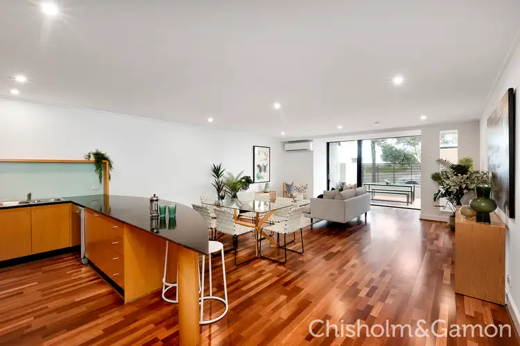 2/21 Marine Parade, St Kilda VIC 3182