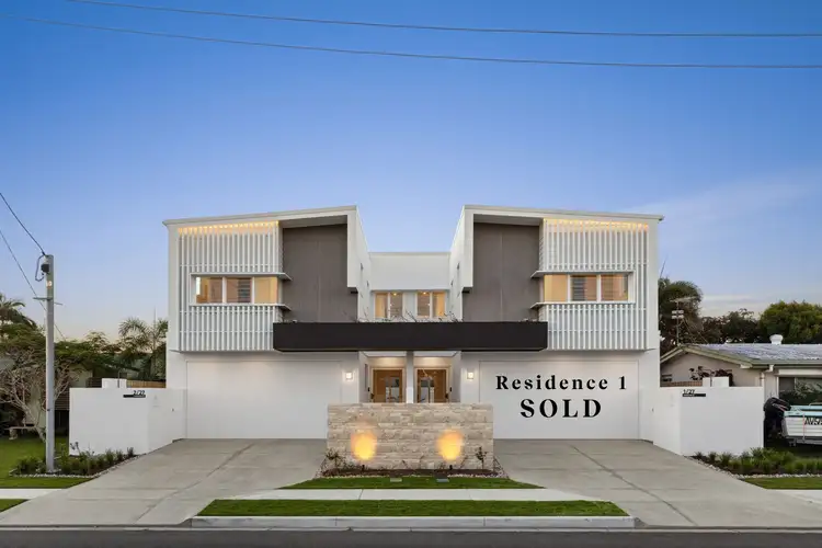 2/27 Narambi Street