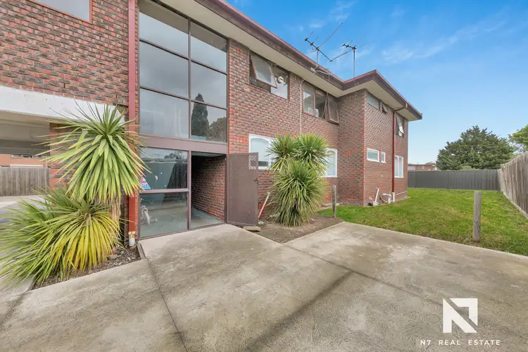 2/10 Percy Street, St Albans VIC 3021