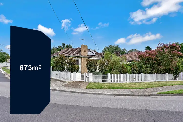 1 Lebanon Street, Strathmore VIC 3041