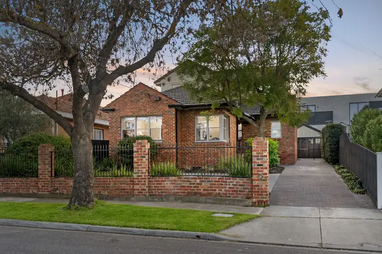 11 Magdala Avenue, Strathmore VIC 3041