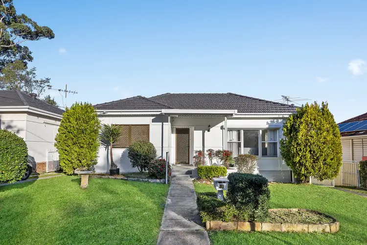 27 Fullerton Crescent, Riverwood NSW 2210