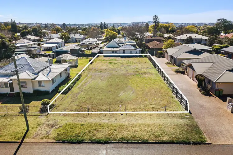 13 Albert Street, Newtown QLD 4350