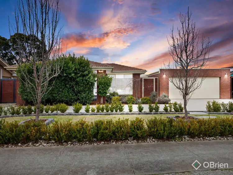 33 Angourie Crescent, Taylors Lakes VIC 3038