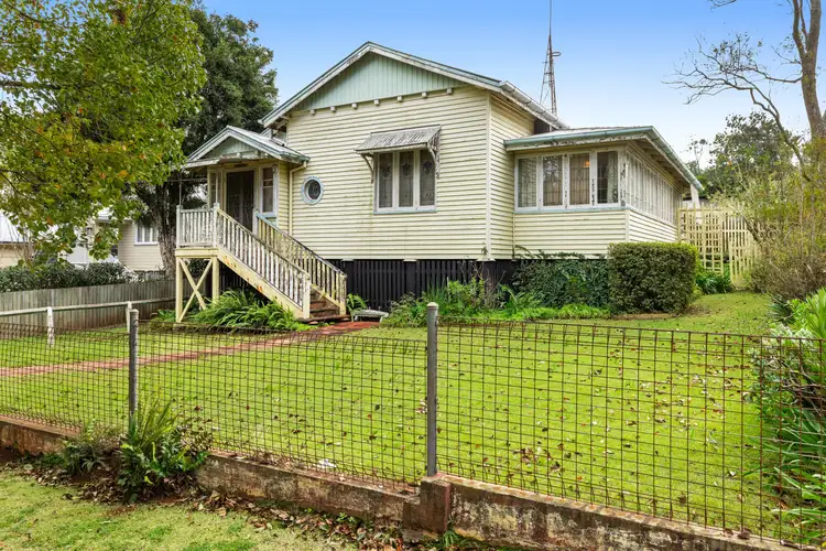 25 Moloney Street, North Toowoomba QLD 4350