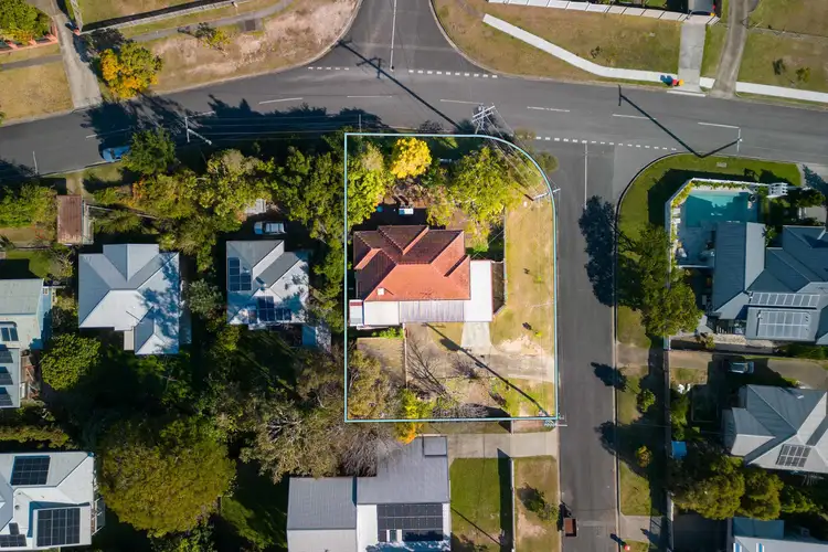 102 Sapphire Street, Holland Park QLD 4121