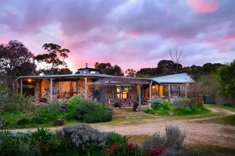 23 Rowes Road, Maldon VIC 3463