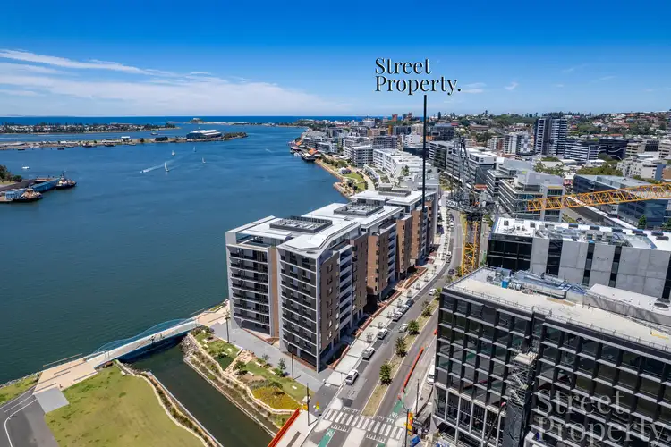 603/41 Honeysuckle Drive, Newcastle NSW 2300