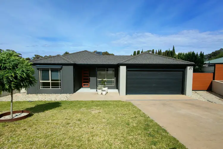 11 Gondolier Terrace, Golden Square VIC 3555