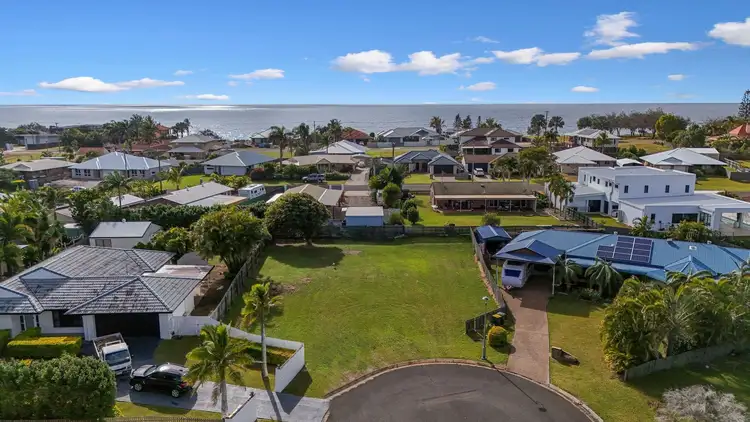 3 Bobby Place, Coral Cove QLD 4670