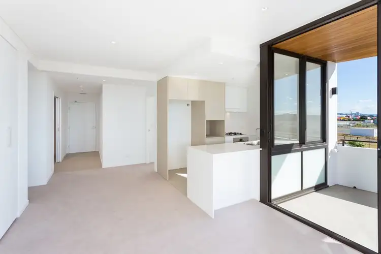 10913/320 MacArthur Avenue