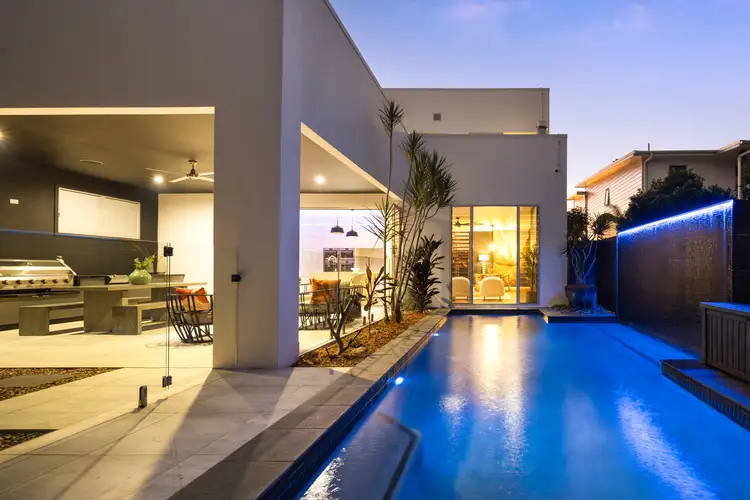 72 Oyster Point Esplanade, Scarborough QLD 4020