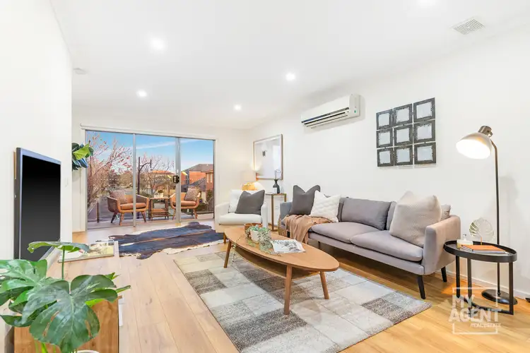 7 Kai Close, Caroline Springs VIC 3023