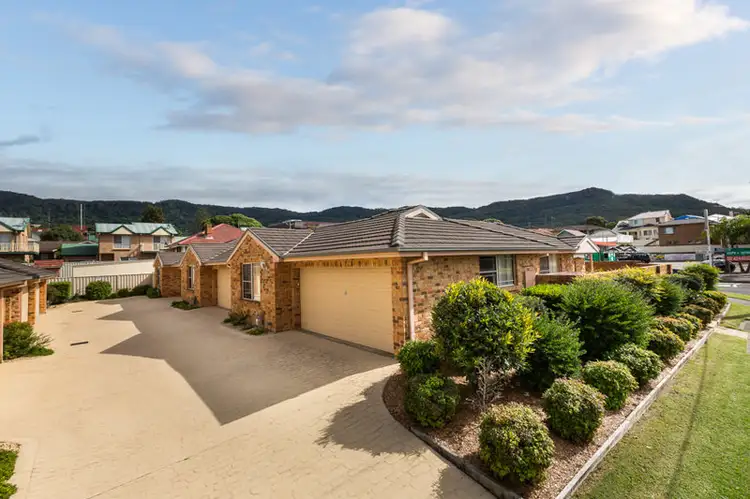 Main view of Homely villa listing, 1/103-105 Balgownie Road, Balgownie NSW 2519