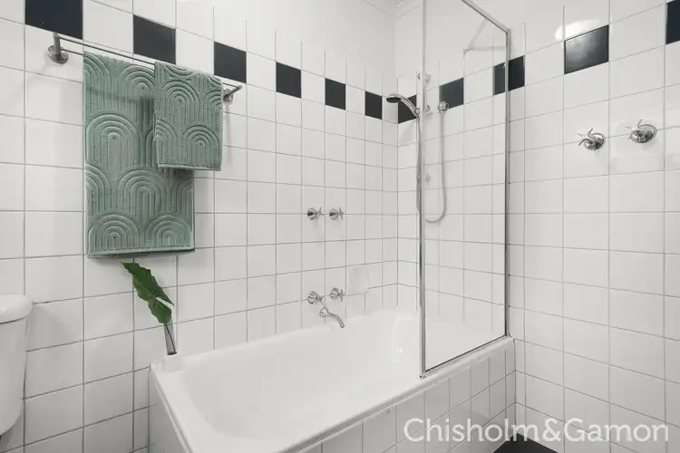 Fifth view of Homely apartment listing, 2/31 Moore Street, Elwood VIC 3184