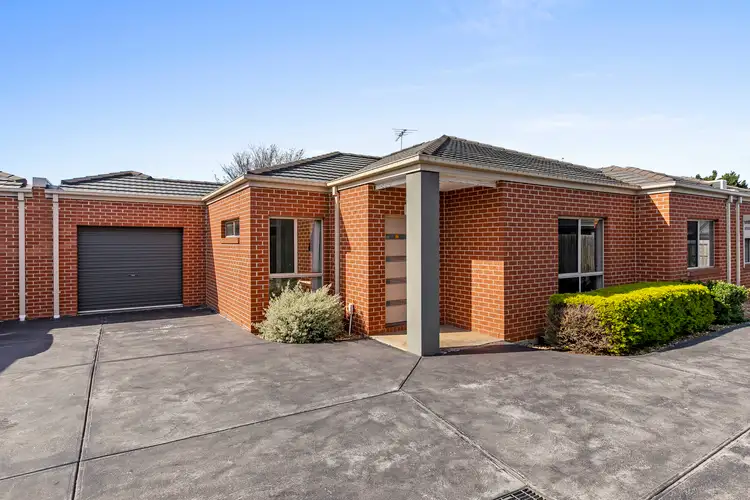 2/70 Thames Boulevard, Werribee VIC 3030