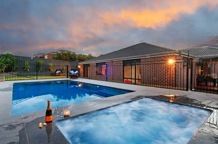 7 Golden Way, Skye VIC 3977