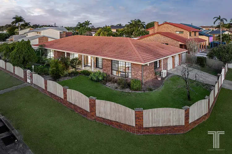 2 Kuhler Court, Carindale QLD 4152