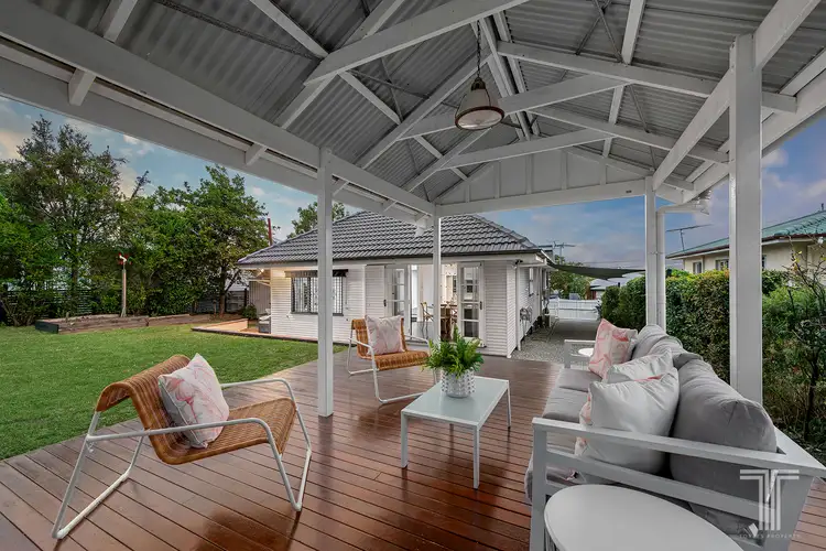 84 Greenmount Avenue, Holland Park QLD 4121