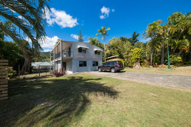 13 Manooka Drive, Cannonvale QLD 4802