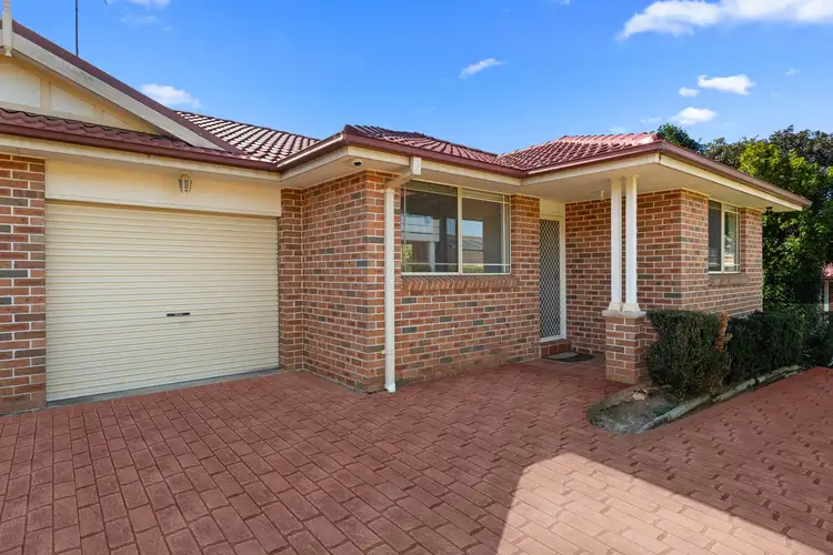 1/102A Targo Road, Girraween NSW 2145