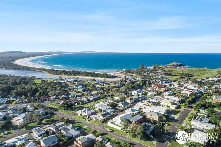 2 Beranghi Street, Crescent Head NSW 2440