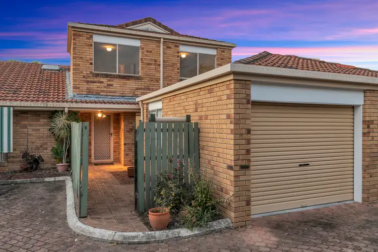 2/5 Golden Crest Place, Bellbowrie QLD 4070