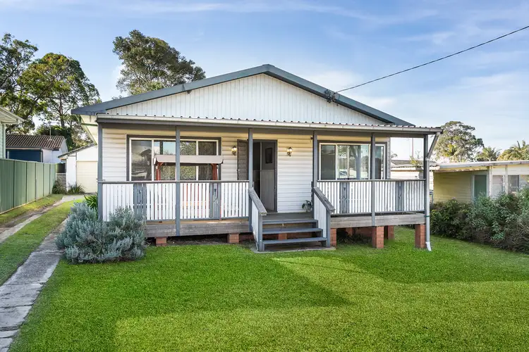 4 Monterey Avenue, Mannering Park NSW 2259