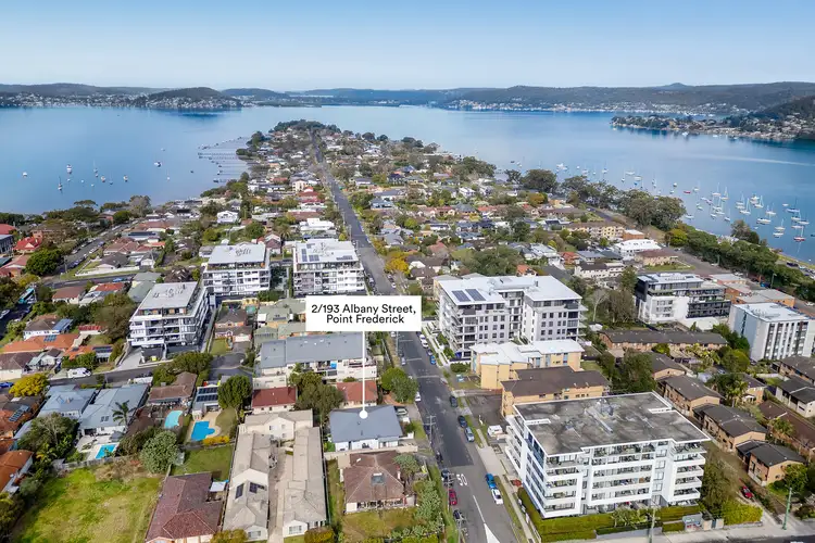 2/193 Albany Street, Point Frederick NSW 2250