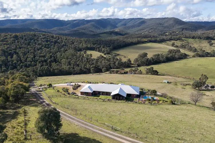 225 Jacksons Road, St Andrews VIC 3761