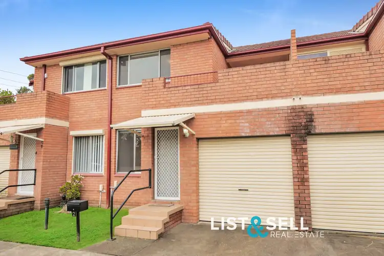 2/14 Bunbury Road, Macquarie Fields NSW 2564