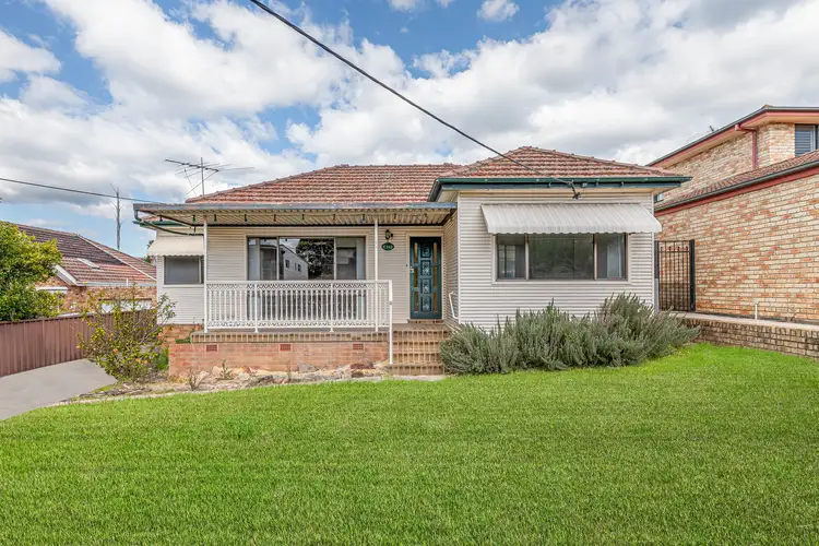 18 Stretham Avenue, Picnic Point NSW 2213