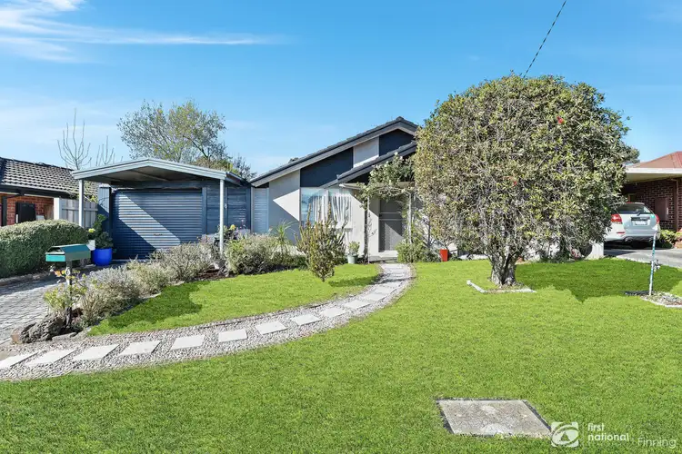 6 Jindalee Gardens, Cranbourne West VIC 3977