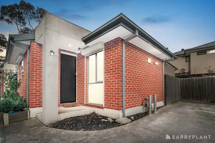 Main view of Homely unit listing, 2/50 Douglas Avenue, St Albans VIC 3021