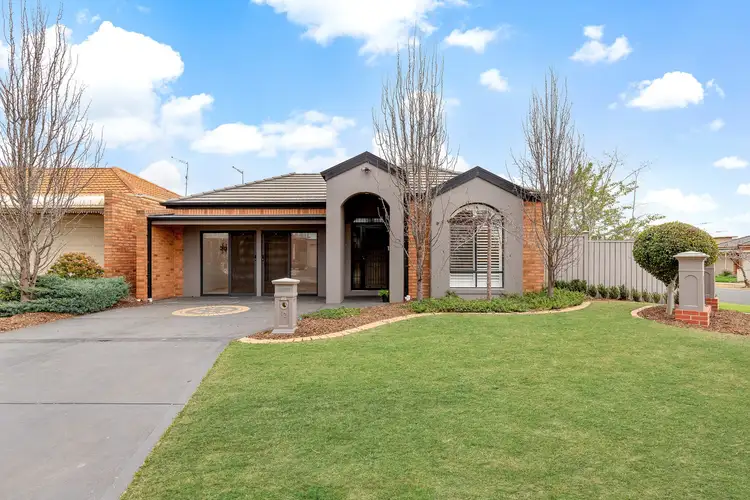12 Finstall Place, Caroline Springs VIC 3023