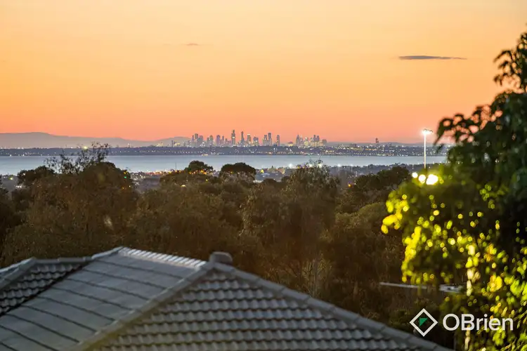 8 Illawarra Close, Frankston VIC 3199