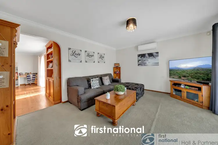 Fifth view of Homely house listing, 8 James Court, Narre Warren VIC 3805