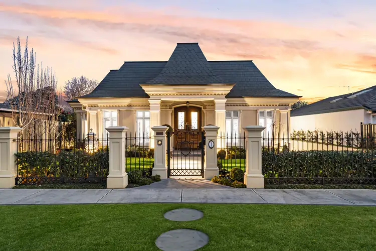 1 Henshall Road, Strathmore VIC 3041