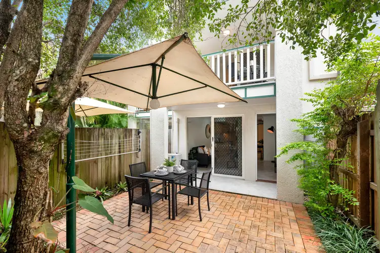 2/80 Victoria Terrace, Greenslopes QLD 4120