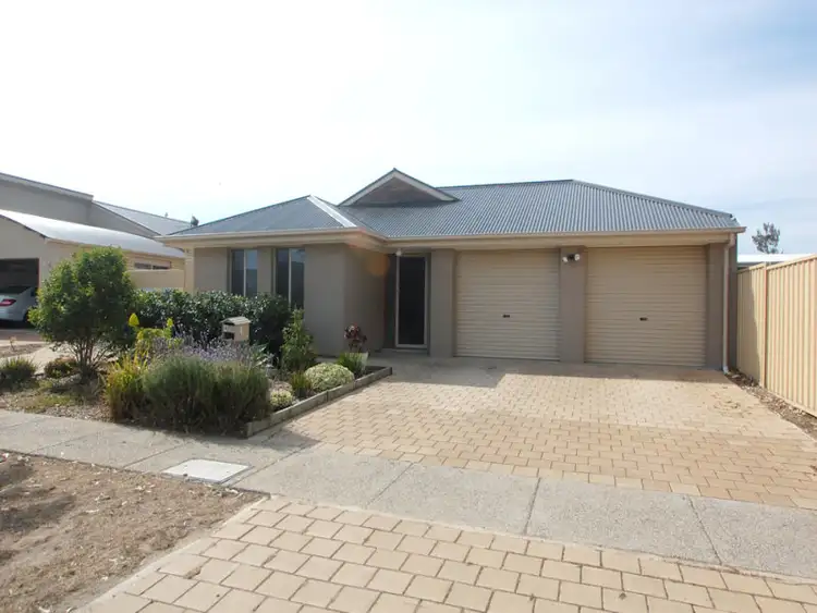 4 Banksia Avenue