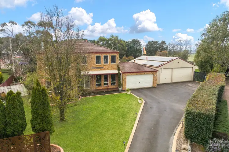 8 Dray Close, Romsey VIC 3434