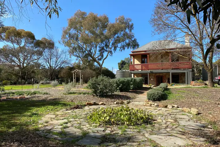 6-8 Copperhouse Street, Burra SA 5417