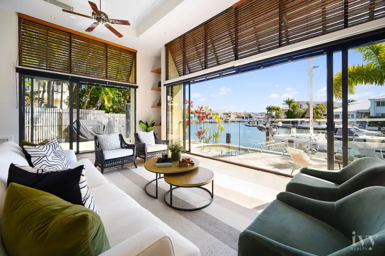 9 Queen Guineveres Place, Sovereign Islands QLD 4216