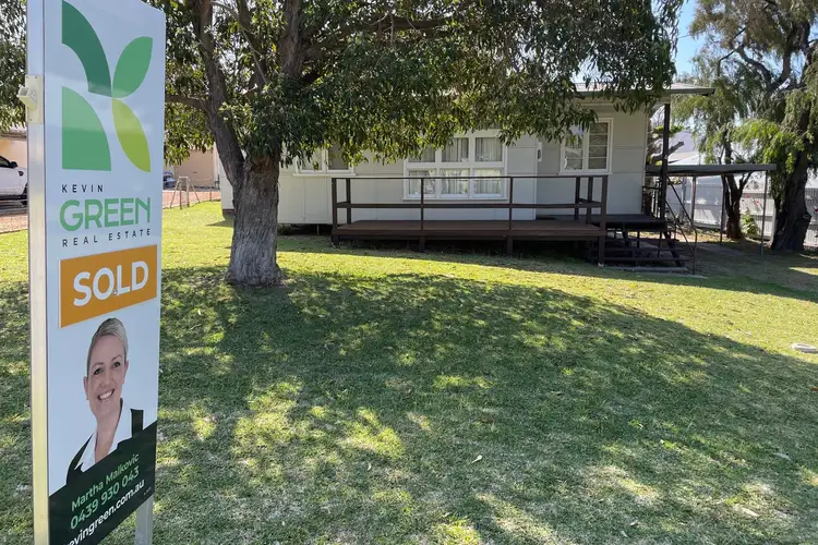 4 Eldora Crescent, Falcon WA 6210